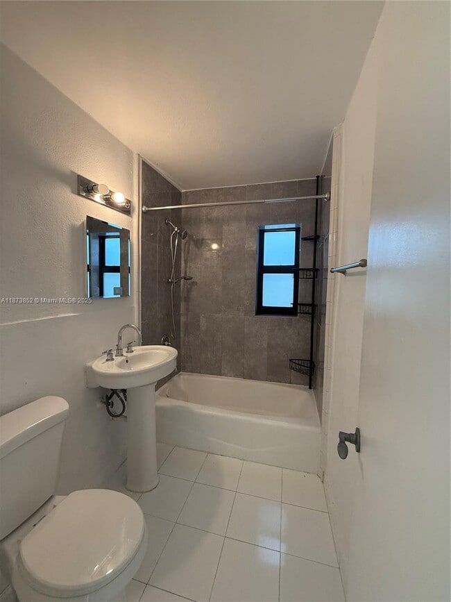 Building Photo - 1503 NE 128th St