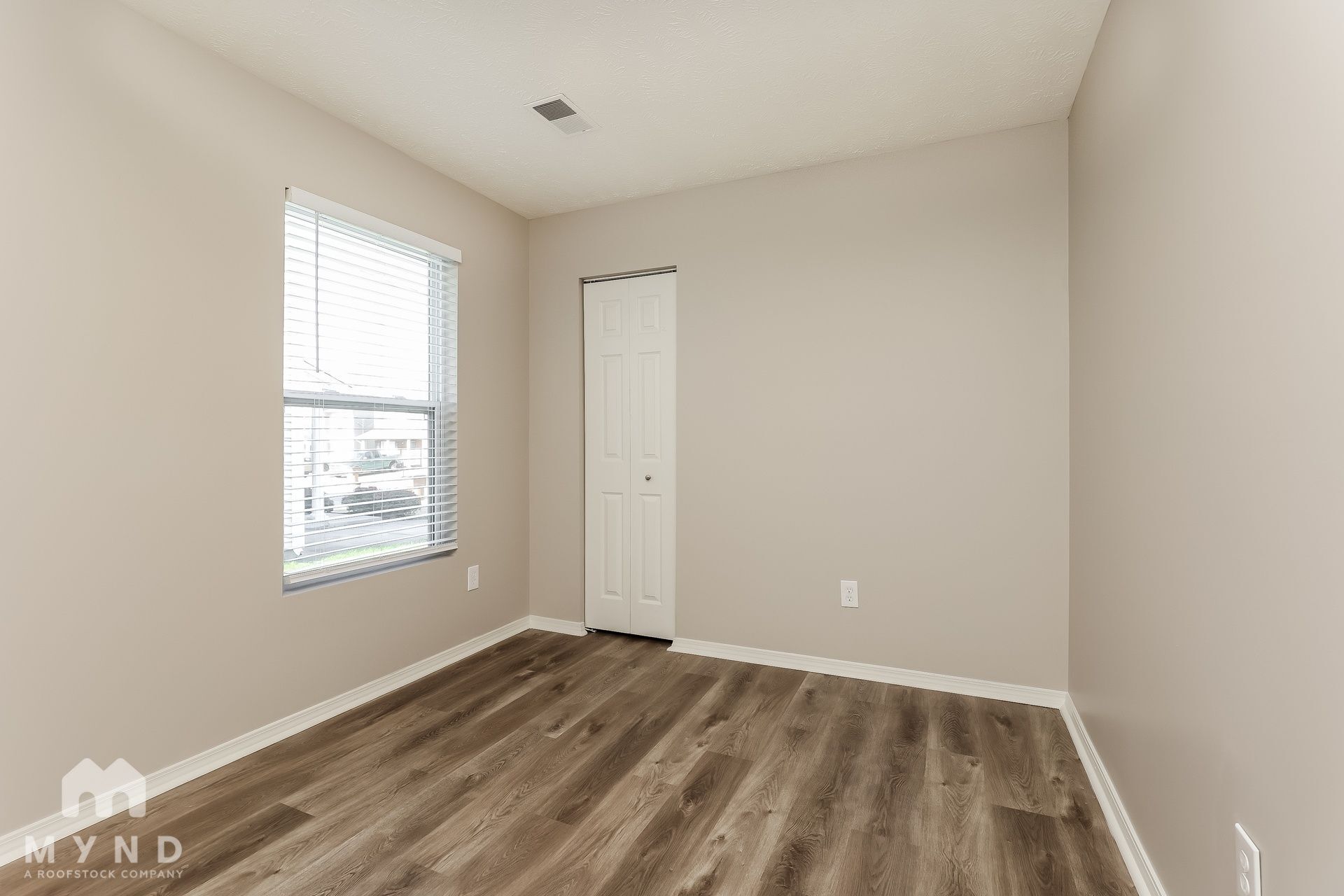 Building Photo - 2827 Creekbend Dr