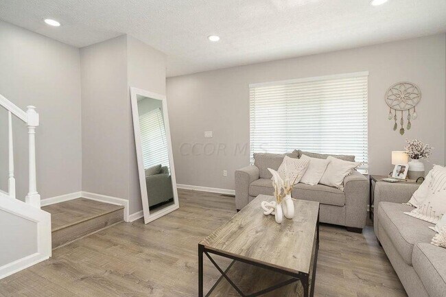 Building Photo - 7867 Meadowhaven Blvd