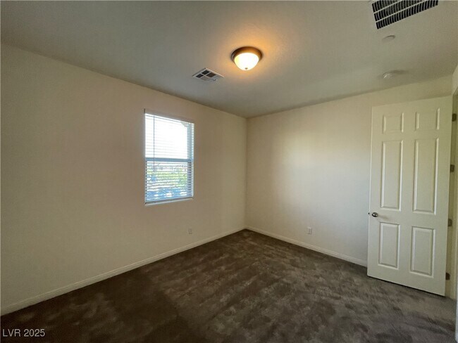 Building Photo - 11747 Emerald Lk Ave