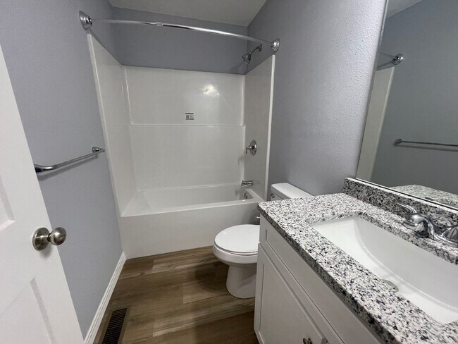 Building Photo - Never Occupied - Brand New 2 bedroom 2 bath Duplex in Kimberling City, MO - Ask us about Move In ...