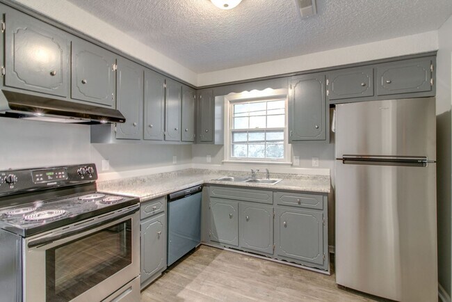 Building Photo - 103 Bennett Dr