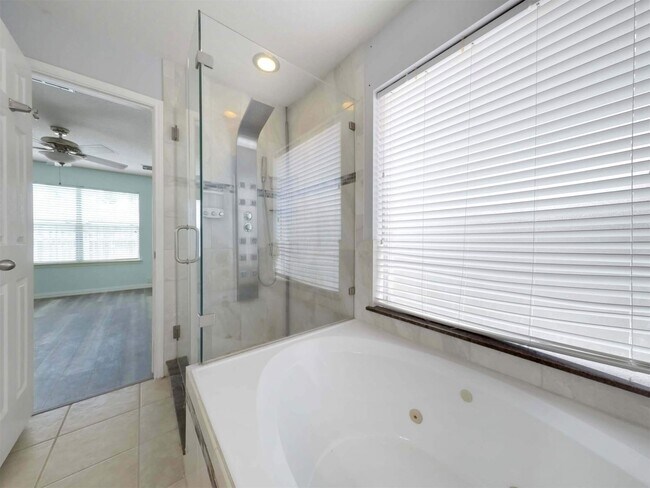 Building Photo - 4927 Deep Glen Ln