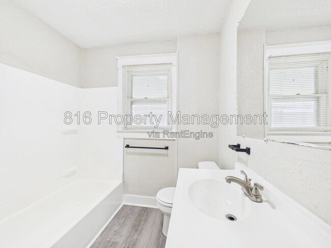 Building Photo - 3205 E 31st St