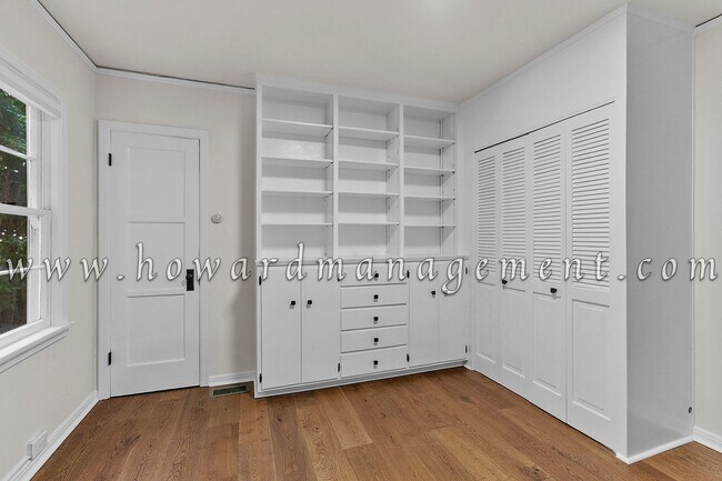 Building Photo - Contemporary Style 5bed/5bath Home with Ad...