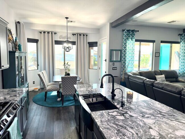 Building Photo - Estrella Mountain Ranch with Resort-style ...