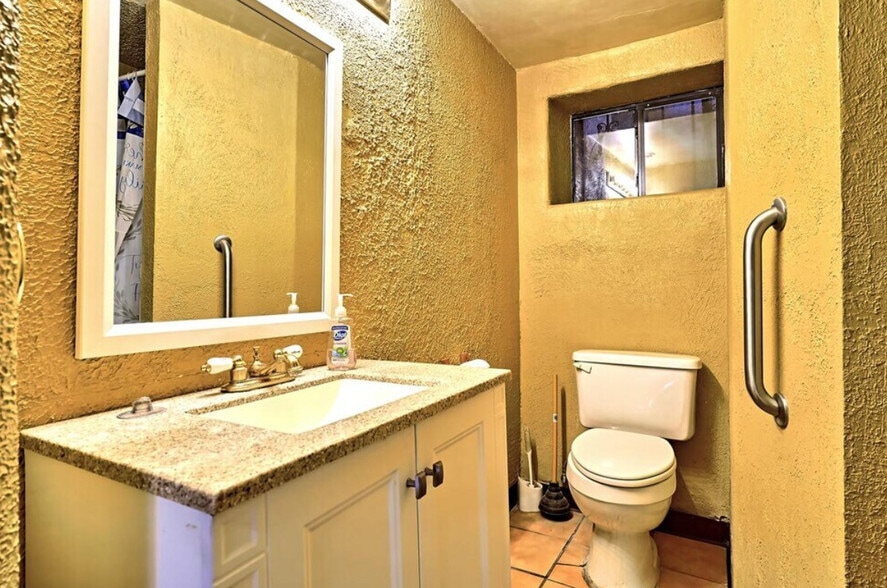 Building Photo - 1508 Edith Blvd NE