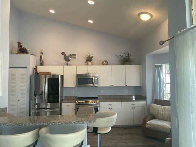 Building Photo - 1236 Bayview Cir