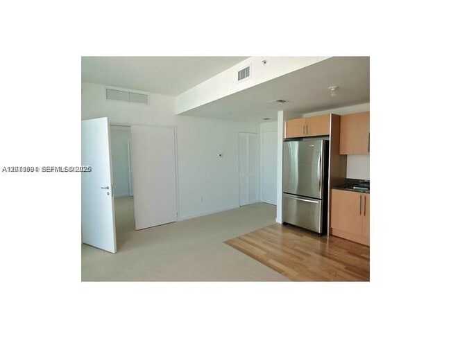Building Photo - 300 S Biscayne Blvd