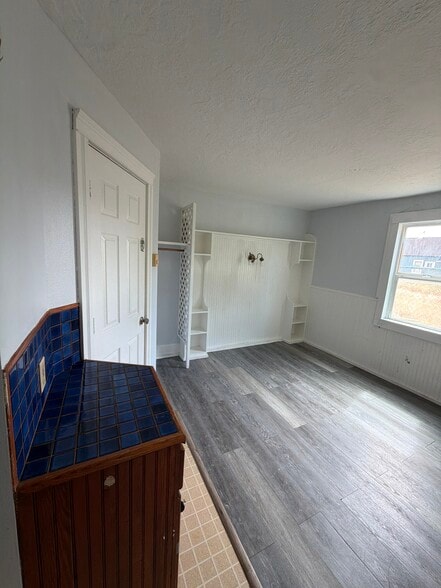 Building Photo - 430 S Holladay Dr