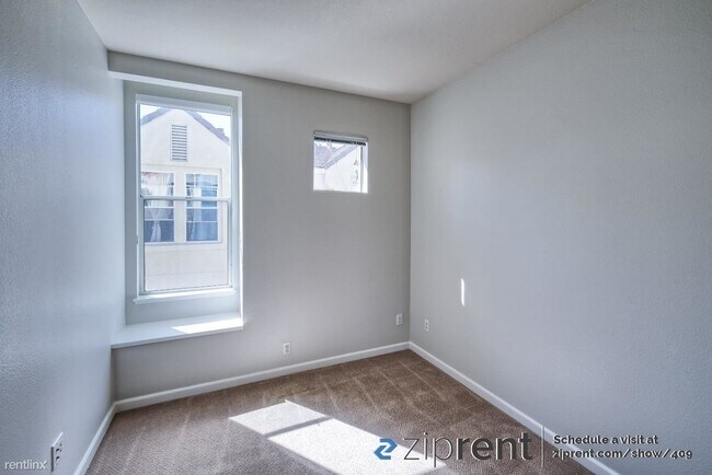Building Photo - 3 br, 2.5 bath Townhome - 128 Holly Court,...