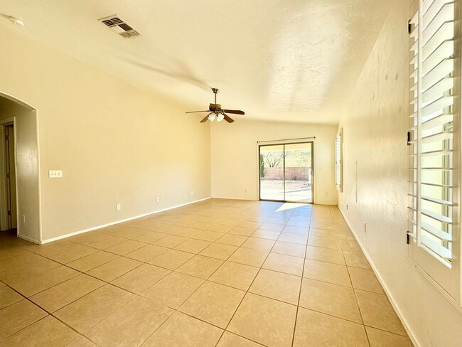 Building Photo - 3BR/2BA/2CG, 1337 sq.ft. rental in Sierra ...