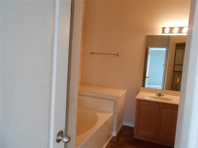 Building Photo - 492 Northbrook Ave