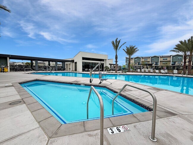 Building Photo - Spacious 3-Bedroom, 3-Bathroom Townhome in...