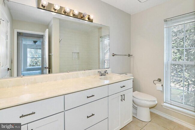 Building Photo - 1513 Lincoln Way