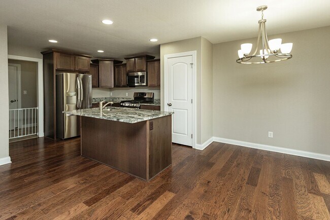 Building Photo - Perfect Single Family Home in Norwalk