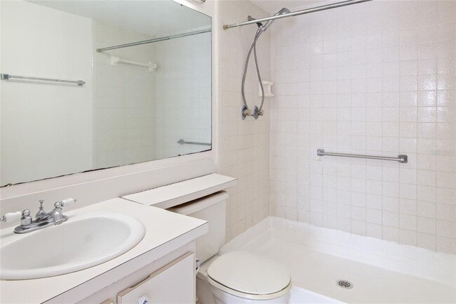 Building Photo - 1308 Pine Ridge Cir E