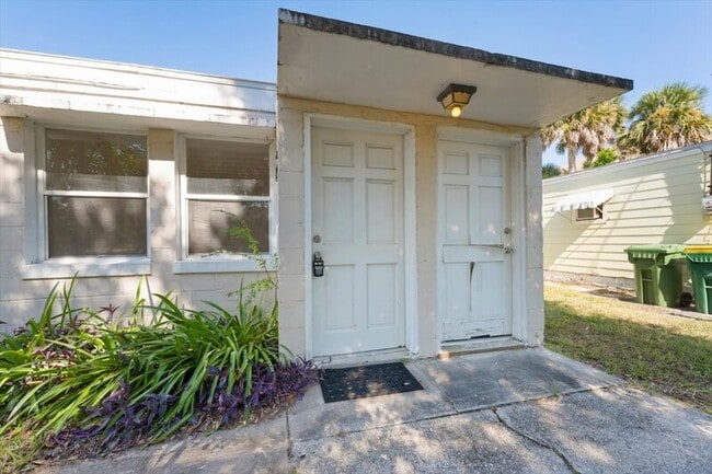 Building Photo - 725 5th Ave N