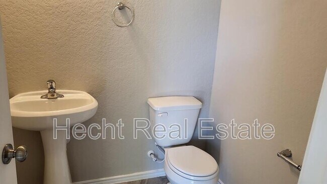 Building Photo - 2440 Ayers Dr