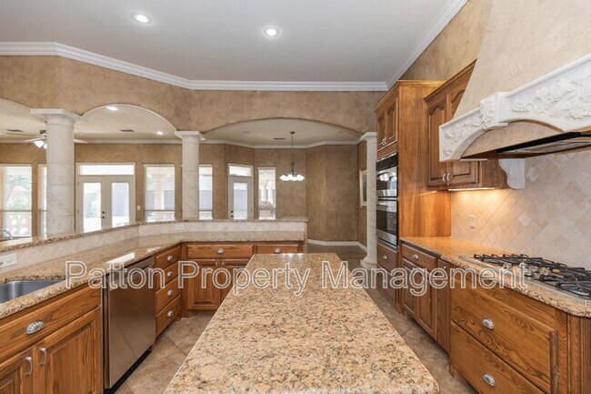 Building Photo - 6910 Logan Pl