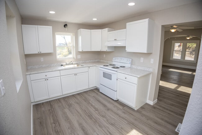 Building Photo - 421 Marshall St