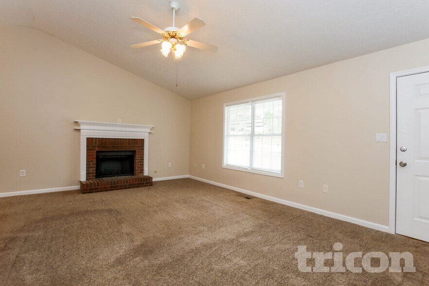 Building Photo - 302 Bethel Dr