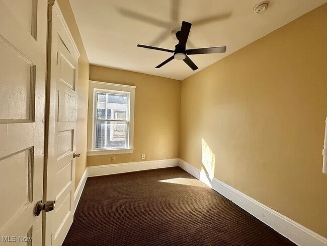 Building Photo - 1317 E 85th St