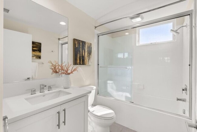 Building Photo - Superior Point