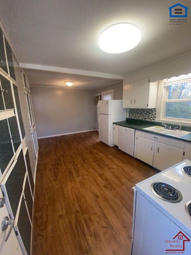 Building Photo - 3427 S Haven Rd