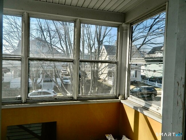 Building Photo - 37 Elm St