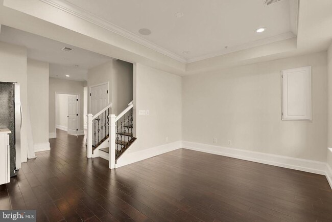 Building Photo - 1609 Levis St NE