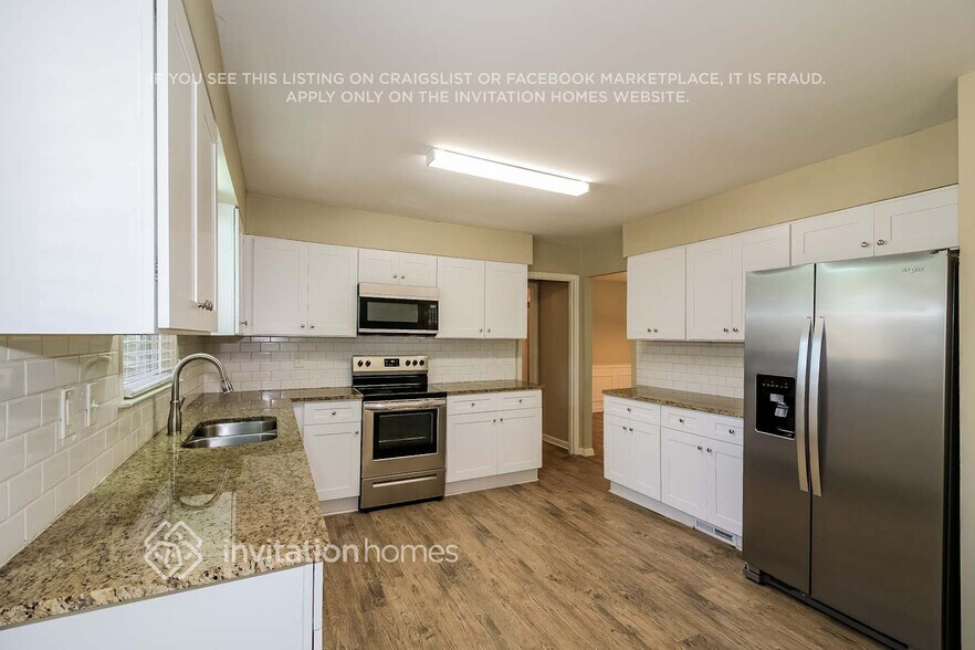 Building Photo - 3327 Salem E Dr SE