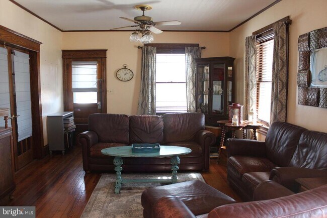 Building Photo - 217 Villanova Rd