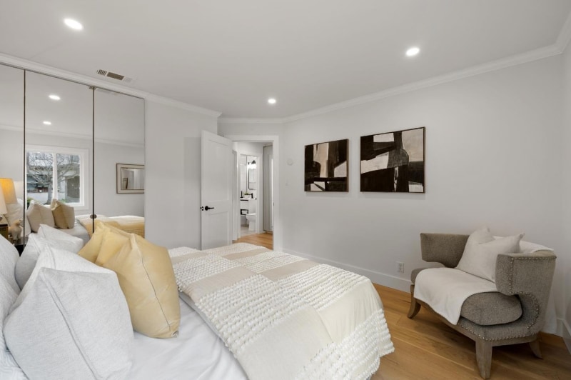 Building Photo - 242 Thurston St