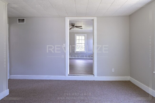 Building Photo - Updated 2 Bed 1 Bath Close to I-10, I-65, and HWY-90