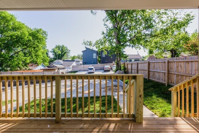 Building Photo - 1822 16th Ave N