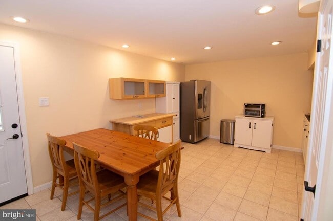 Building Photo - 404 Talahi Rd SE