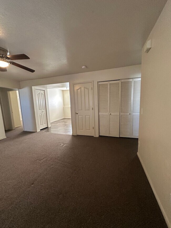 Building Photo - 4-bedroom, 2-bath apartment in Cedar City fourplex