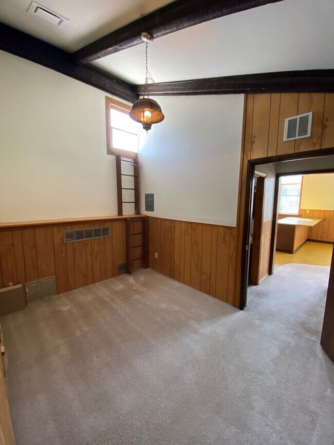 Building Photo - 928 Lincoln Ave