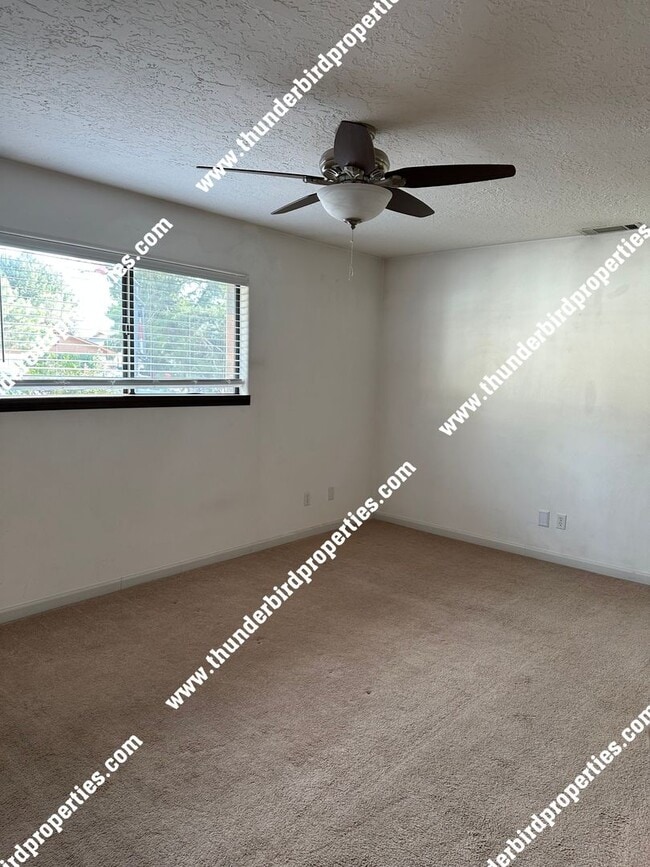 Building Photo - Gorgeous NE Heights Home