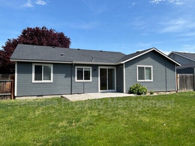 Building Photo - 2411 W Baystone Dr