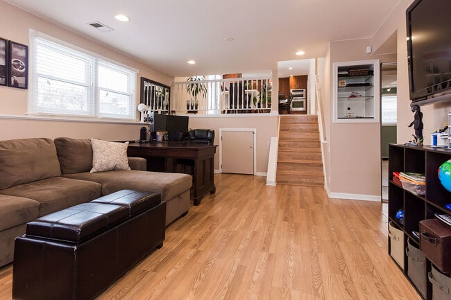 Building Photo - 461 Middlesex Ct