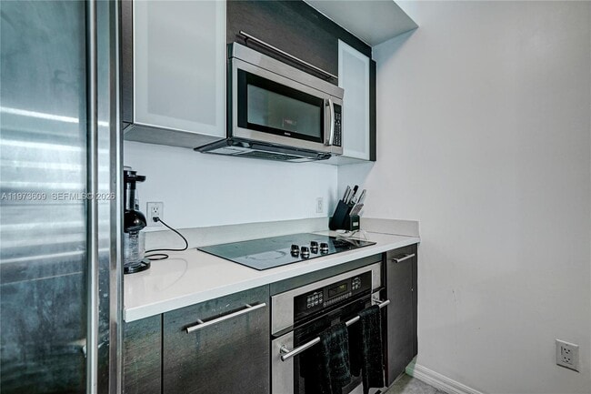 Building Photo - 500 Brickell Ave