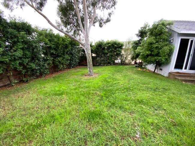Building Photo - Spacious 3BD Home with Large Backyard, Quartz Counters & 2-Car Garage