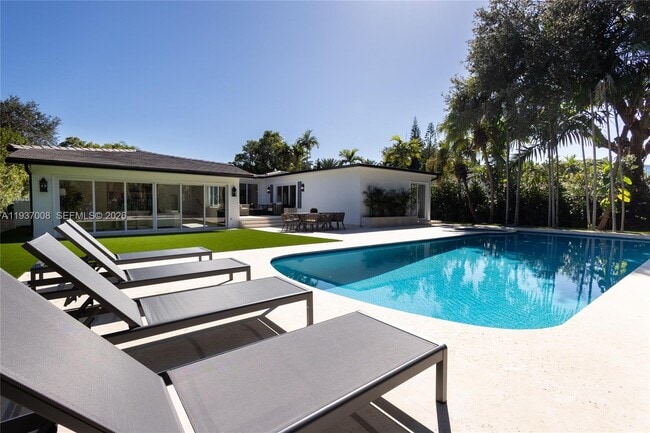 Building Photo - 4520 Sabal Palm Rd