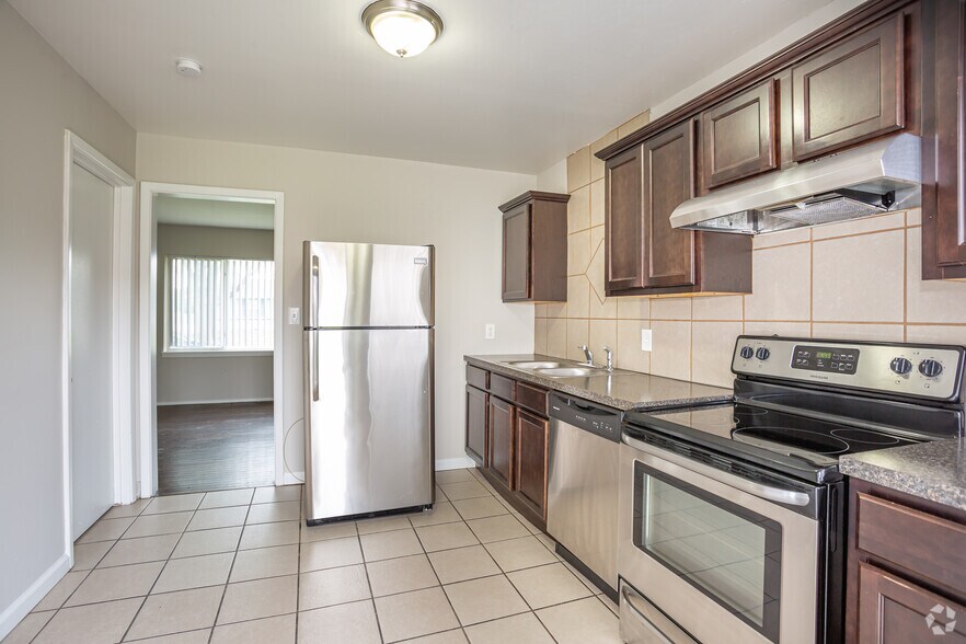 Roseland Court Luxury Duplexes 8838 Flora Ave Kansas City MO 64131