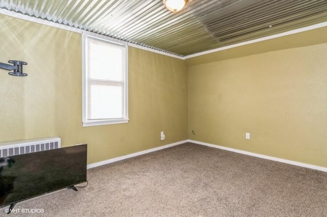 Building Photo - 213 S Hubbard St