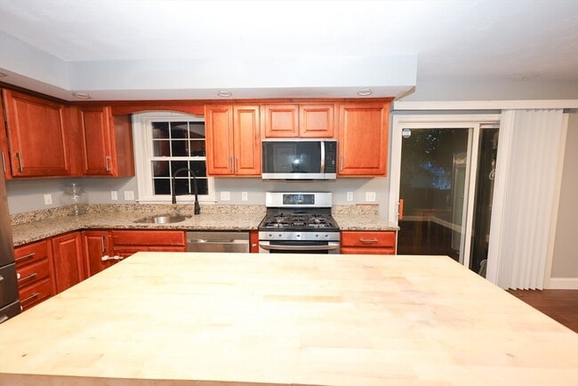 Building Photo - 55 Glenrose Ave