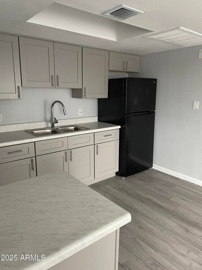 Building Photo - 1002 North 25th Pl