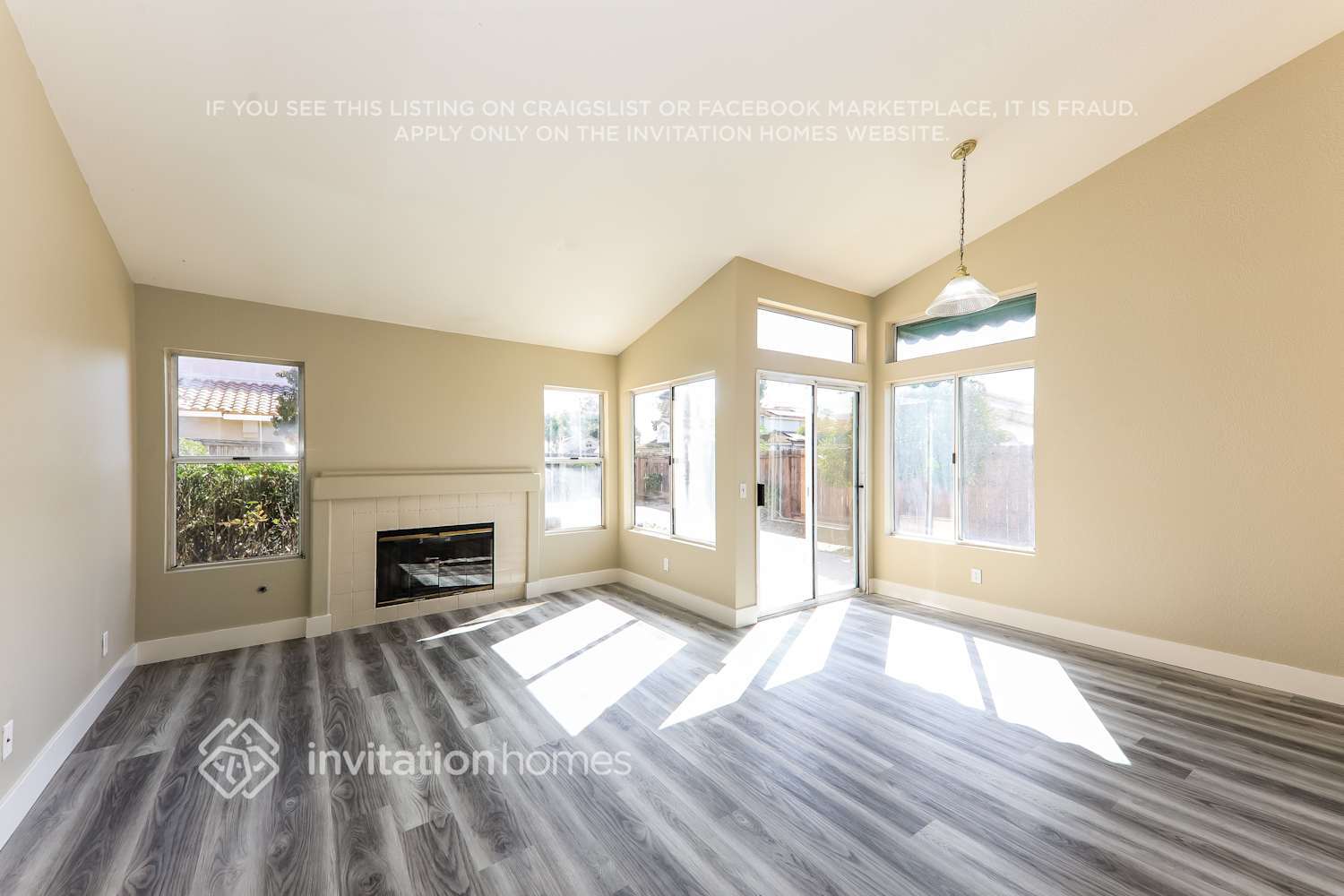 Building Photo - 39272 Vía Lar